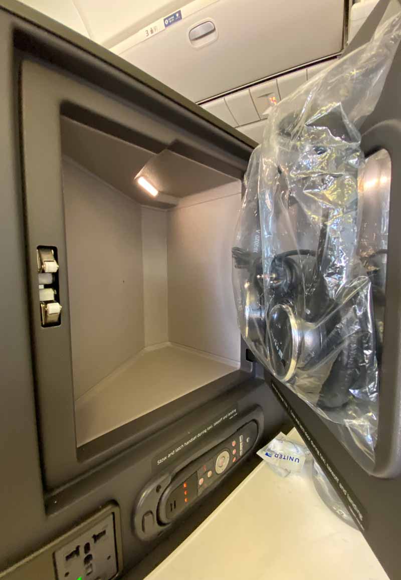 Seat 3L United Polaris boeing 767-300